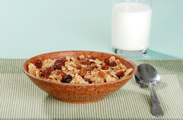 bran and raisin ceral in brown bowl