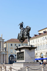 Fototapeta na wymiar Monumento a Emanuele Filiberto - Piazza San Carlo - Torino