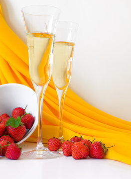 Sekt mit Erdbeeren, Zweisamkeit