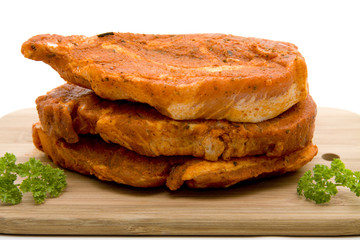 Steaks auf Schneidebrett