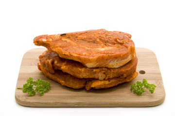 Steaks auf Schneidebrett