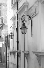 Fototapeta na wymiar Ulica w Rzymie z latarni