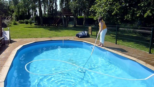 nettoyer la piscine
