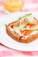 Toast with vegetables and fish