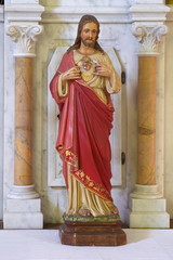 Naklejka premium Statue de Jésus Christ dans une église de Provence