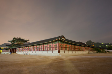 Naklejka premium Moody Gyeongbokgung Palace at Night