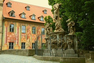 Bamberg, altes Rathaus mit Kreuzigungsgruppe