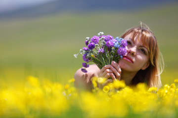 Fototapeta premium The girl with a bunch of flowers
