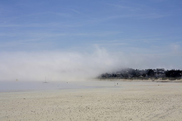 brume sur la plage