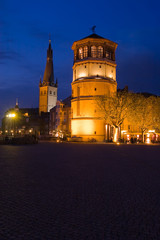 Fototapeta na wymiar Dusseldorf stare miasto w nocy