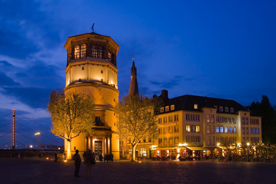 Altstadt D&uuml;sseldorf bei Nacht