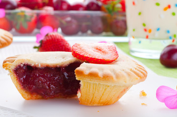 cake with fresh fruits decoration