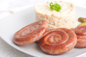 Bratwurstschnecken mit Kartoffelsalat