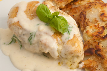 Gefüllte Hühnerbrust mit Kohlrabischnitzelchen