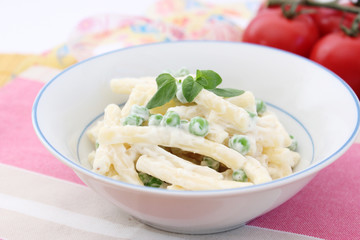 nudelsalat mit Erbsen