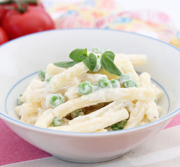 nudelsalat mit Erbsen