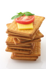 Crackers with cheese, tomato and basil