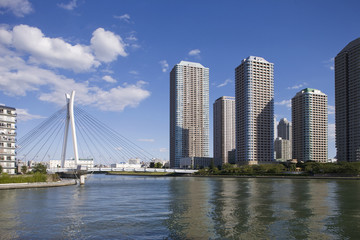 Fototapeta na wymiar Chuoohashi i Sumida Rzeka w Tokio