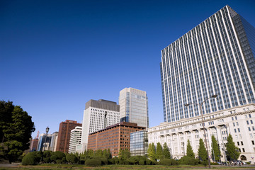 Naklejka premium 東京 丸の内のオフィスビル街