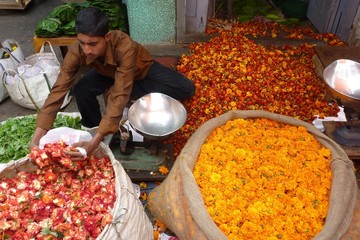 Mysore, Inde- Décembre 2009: travailleur au marché - 23907412
