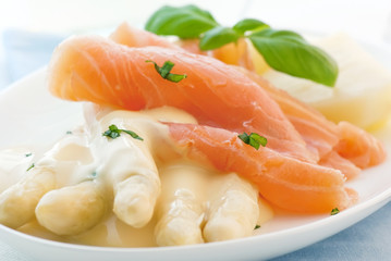 Spargel mit Lachs