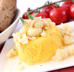 Polenta mit Blumenkohl