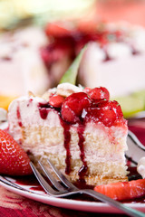 cake with strawberries