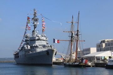 Le porte-hélicoptères "Jeanne d'Arc" à Brest