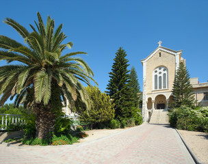 Fototapeta na wymiar Church in the monastery Latrun