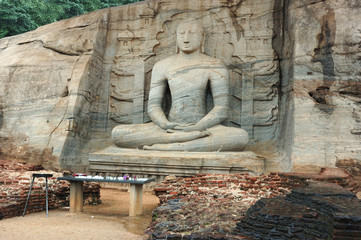 Fototapeta na wymiar Siedząc Buddy w Polonnaruwa, Cejlonu