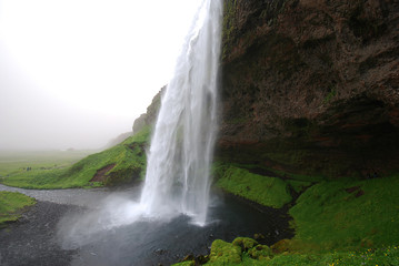 Fototapeta na wymiar Wasserfall am Eyjafjallajökull-Vulkan