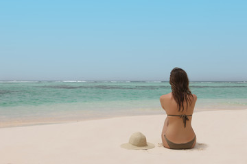Fototapeta na wymiar woman in a tropical beach