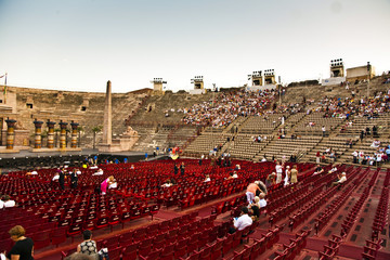 Naklejka premium VERONA, ITALY people are watching the opening of the opera
