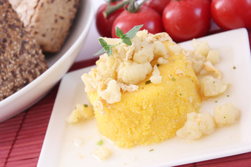 Polenta mit Blumenkohl