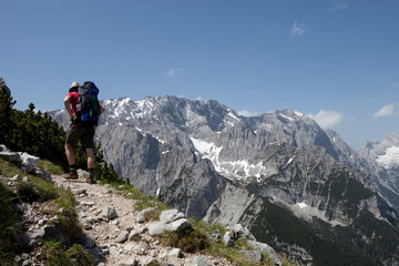 Fototapeta premium Walkiong up the mountain