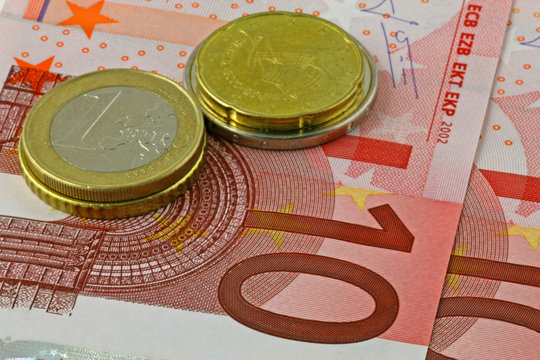 euro ntes and coins