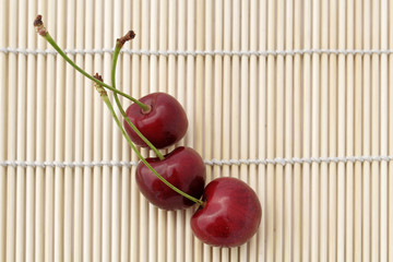Trois belles cerises