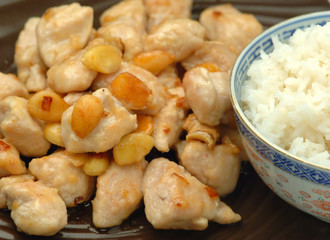 Chicken with almonds