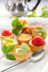 italian fruits pastry - pasticcini di frutta