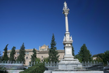 Fototapeta na wymiar Monumento a la Inmaculada en el Triunfo