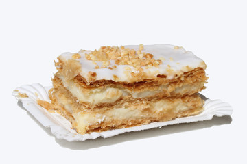 Milhojas sobre fondo blanco