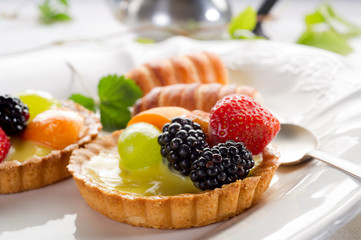 italian fruits pastry - pasticcini di frutta