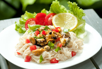 Noodles with mussels