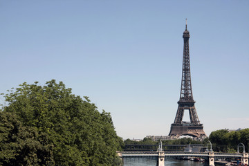 Fototapeta na wymiar Tour Eiffel et Seine