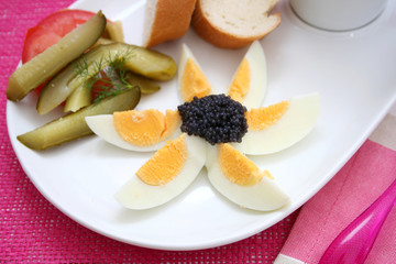 Eier mit Kavier