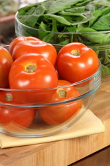 fresh tomatoes and spinach bowls