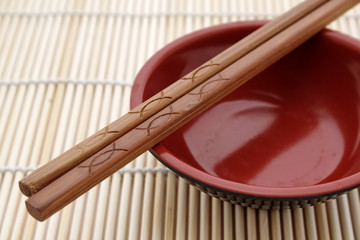 Bol et baguettes japonais