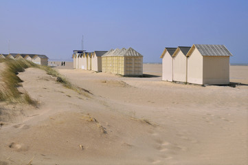 Cabines de plage à Ouistreham en Normandie en france