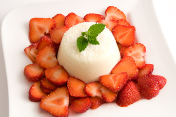 Panna cotta mit Erdbeeren