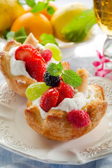 fruits pastry - dessert alla frutta con panna